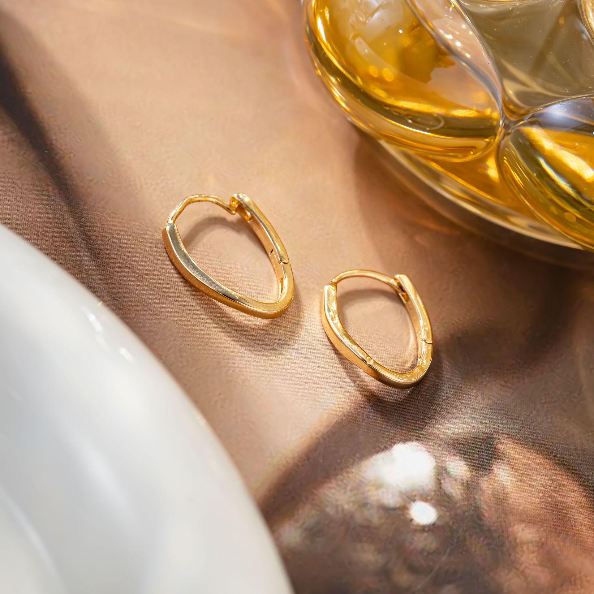 Korean Style Twisted U-Shape Hoop Earrings: High-End Design for Summer