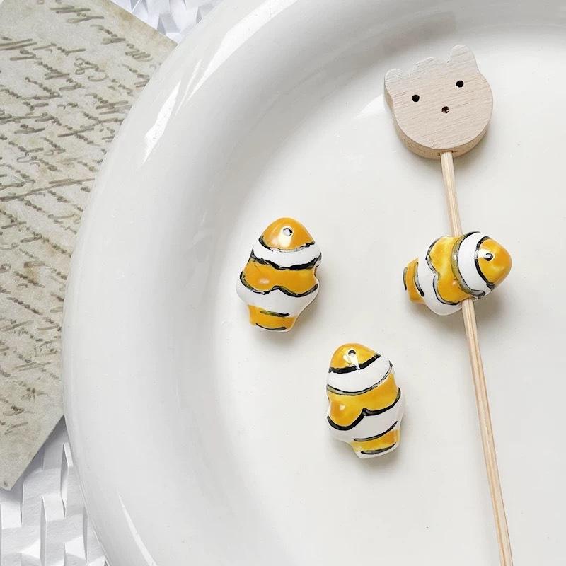 1Pc Stripe Painted Cute Small Fish Beads Charms Ceramic Spacer Loose Beads For Jewelry Making Diy Bracelet Accessories