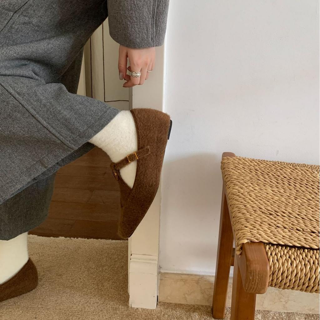 2025 autumn and winter new pointed one-word with fluffy plush inner increase commuting soft-soled women's and women's single shoes