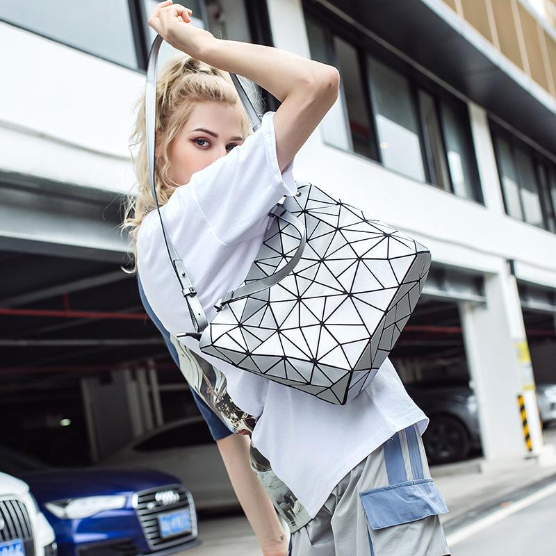 WTEMPO Creative Geometric Diamond Handbags Bucket Women Luminous Přenosné jednoramenní Messenger Bags