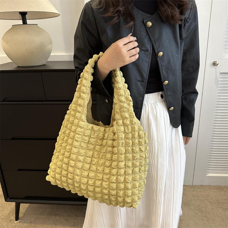 Chic Minimalist Versatile Handheld Tote Bag For Everyday Use Stylish And Unique