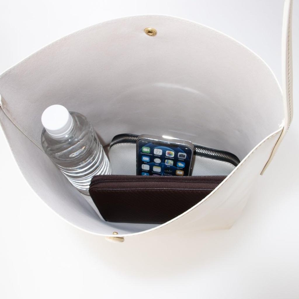 Bean hardware enamel shoulder bag