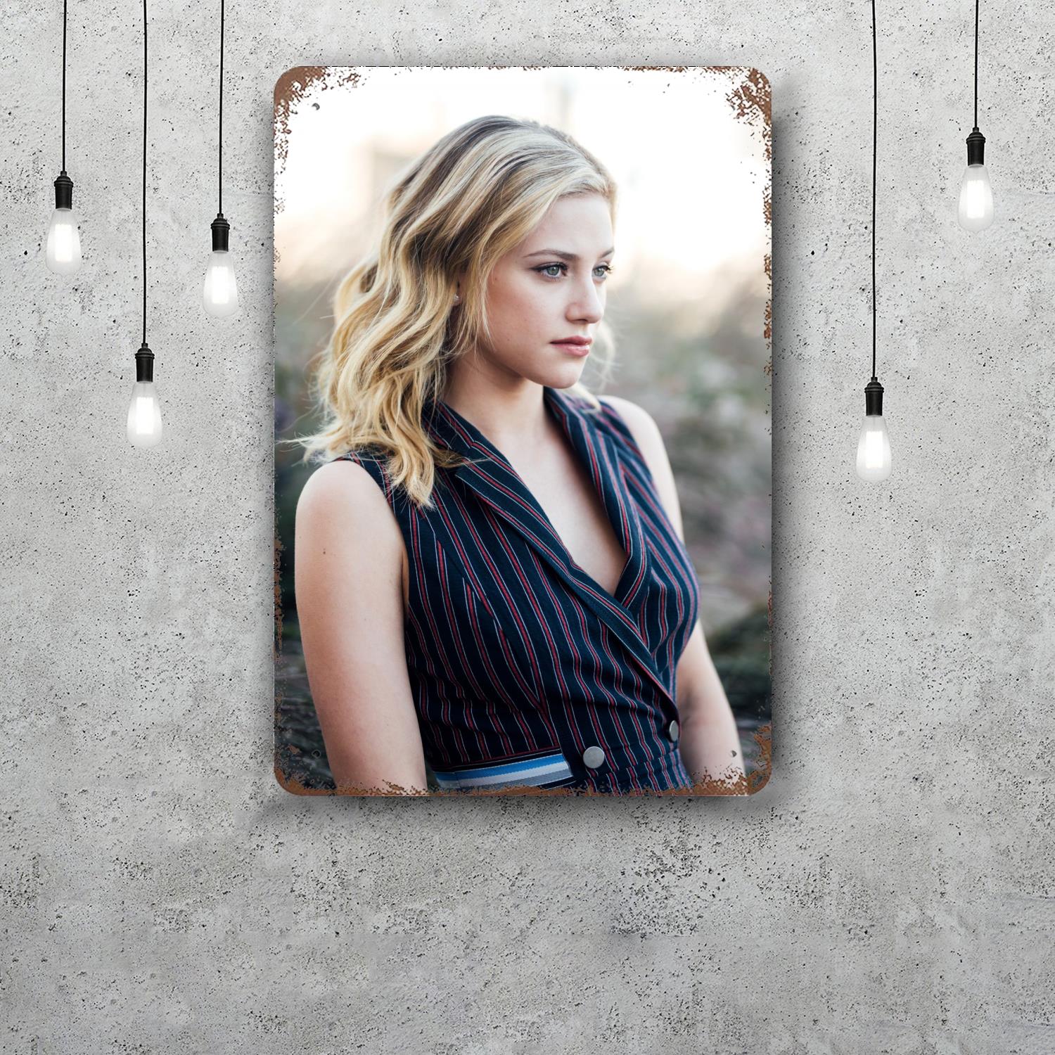 

lili reinhart Decor Vintage Metal Signs Tin Signs Captain Poster Decor for Bar Pub Club Man Cave Wall Decoration 20x30cm（7.8x11.8inch）