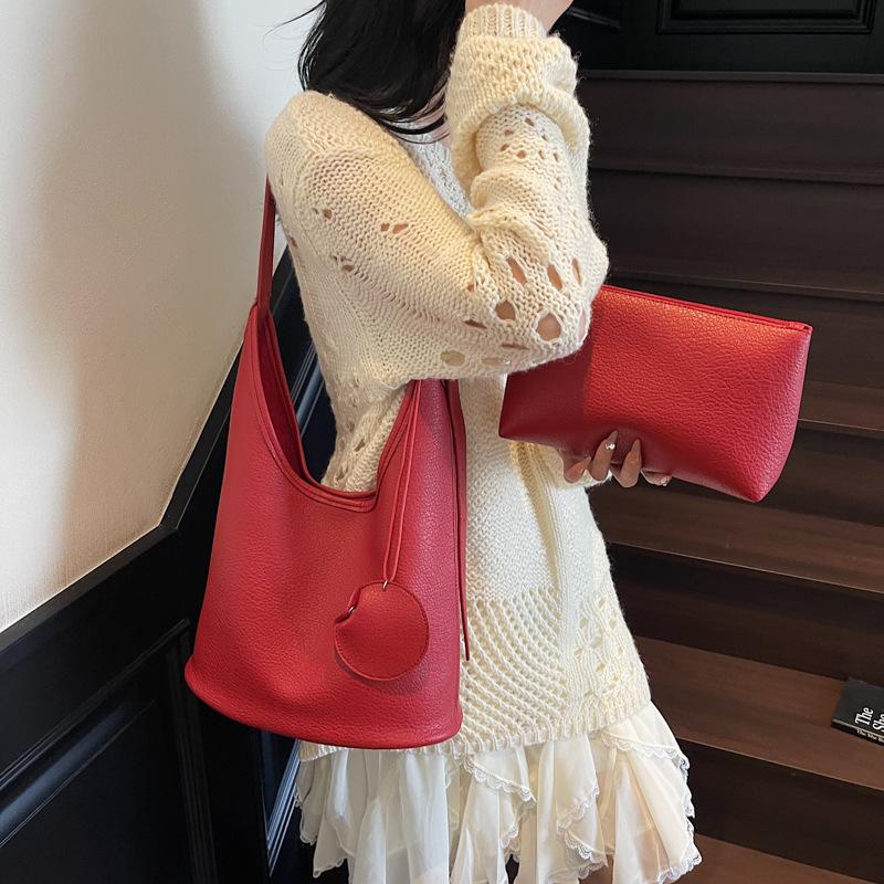 Shoulder Bag Women's Large-capacity Armpit Bag New Versatile Commuter Bucket Bag Tote Bag