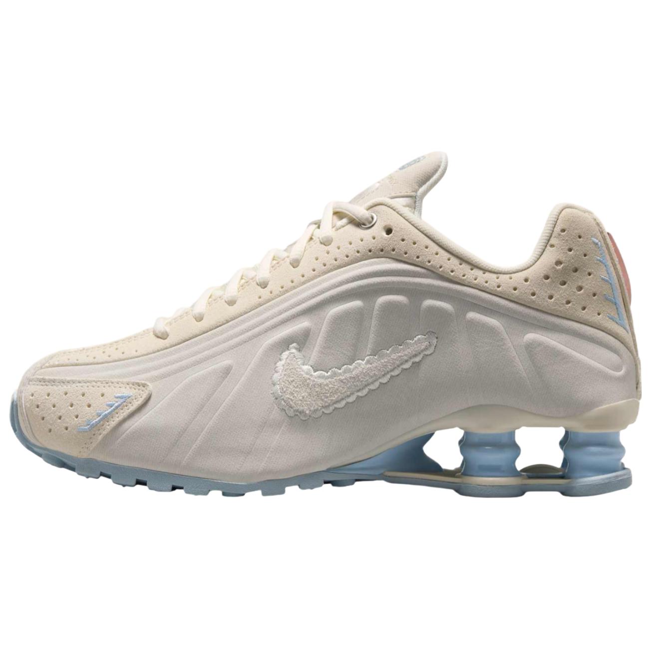 

Nike Shox R4 SE Pale Ivory Ornate Swoosh Women Sneakers Cream Light-Orewood-Brown Celestine-Blue IH3572-110 40