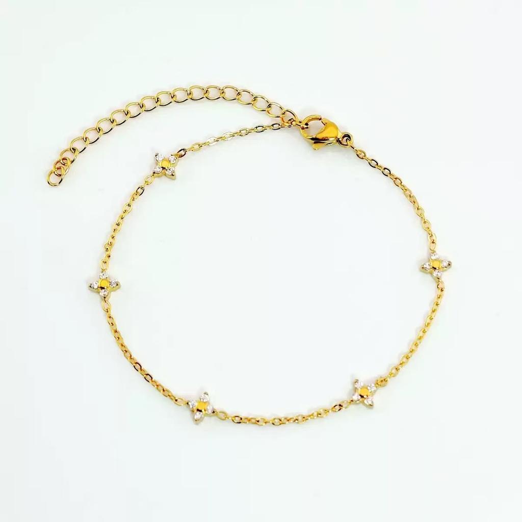 Classic Gold Plated Alloy Four-Leaf Clover Charm Bracelet for Women Simple Fresh Sweet Jewelry Valentine's Day Gift