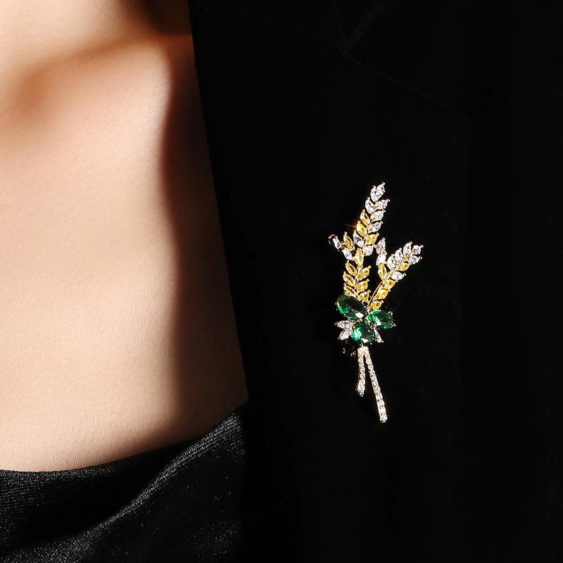 Bo Xin Yun Luxury Wheat Ear Brooch with Emerald Zirconia - Elegant Suit Coat Accessory & Gift Pin