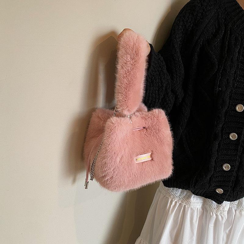 Plysjveske dame 2025 ny høst og vinter nisje lett luksus high-end håndveske skulder crossbody bøtteveske