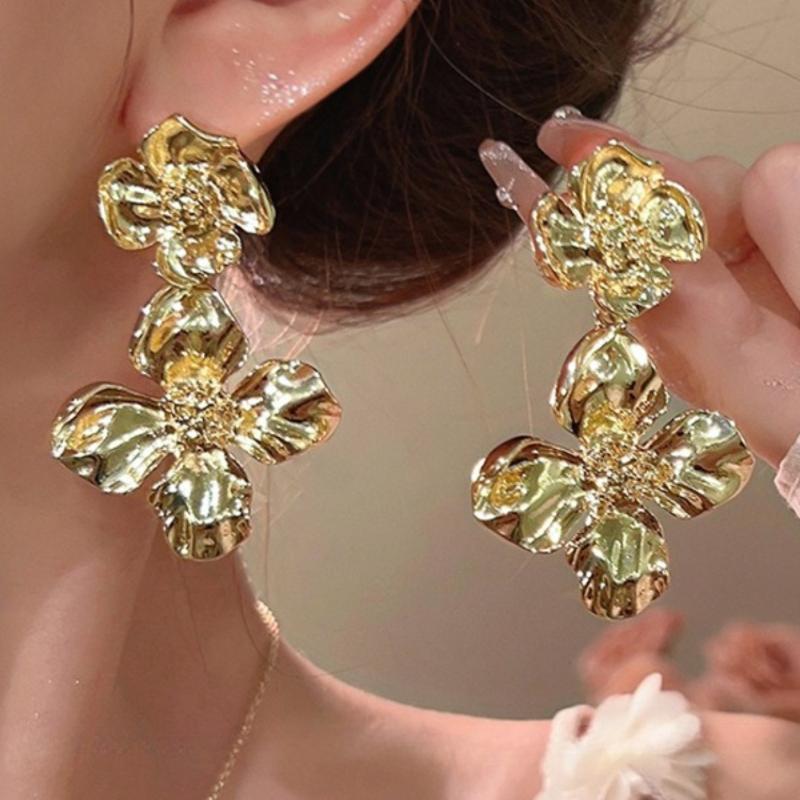 1 Pair of Personalized and Creative Gold Color Flower Pendant Earrings, Women's Fashion Trend Holiday Party Accessories Gift