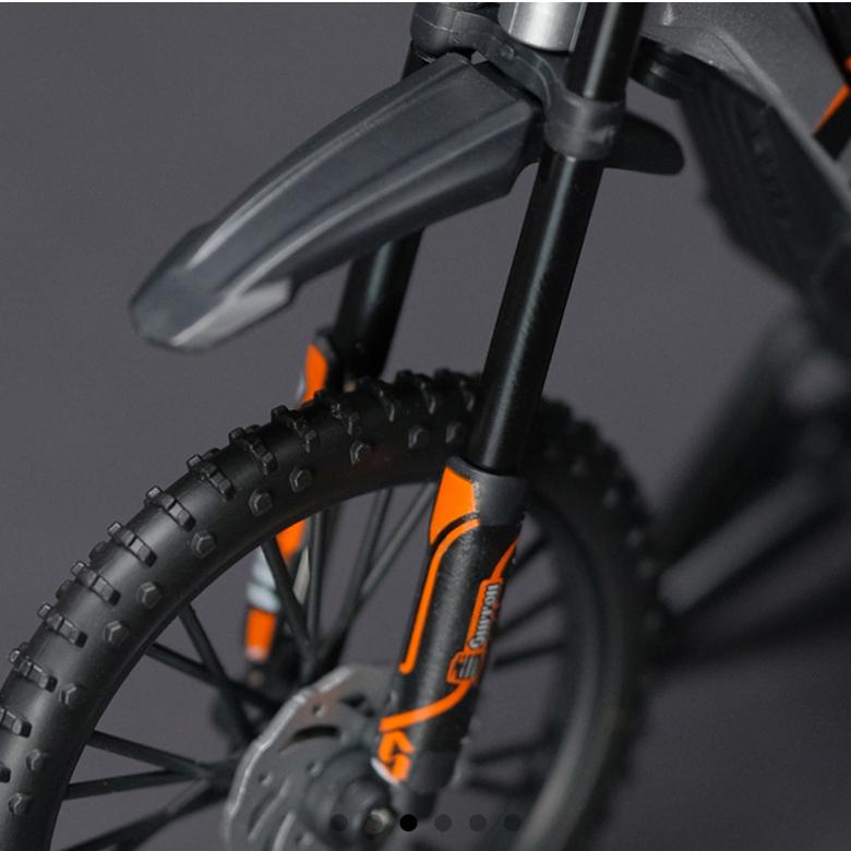 Original Peripheral Light Bee X Electric Dirt Cycle Bike Bicycle Bike Assembly Model Sur Ron Action Figures Toy