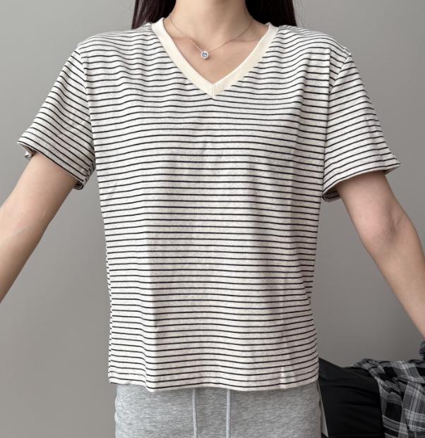 

Women s High-End Hong Kong Style Black & White Striped Loose Summer T-Shirt XXL (72-75 kg)