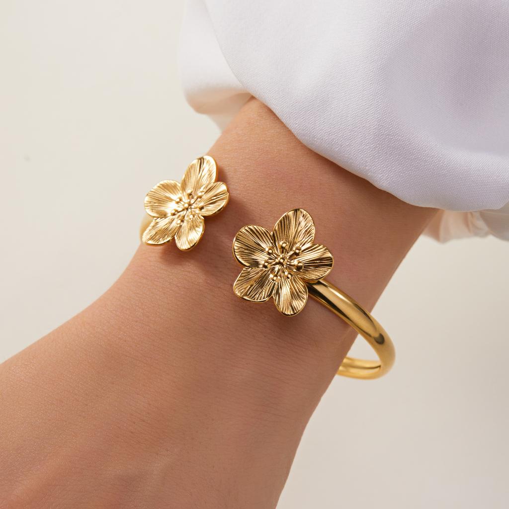 New Classic Sun Moon Pattern Open Bangles Bracelet For Women Gold Color Stainless Steel Heart Cuff Bracelet Hand Ornament Gift