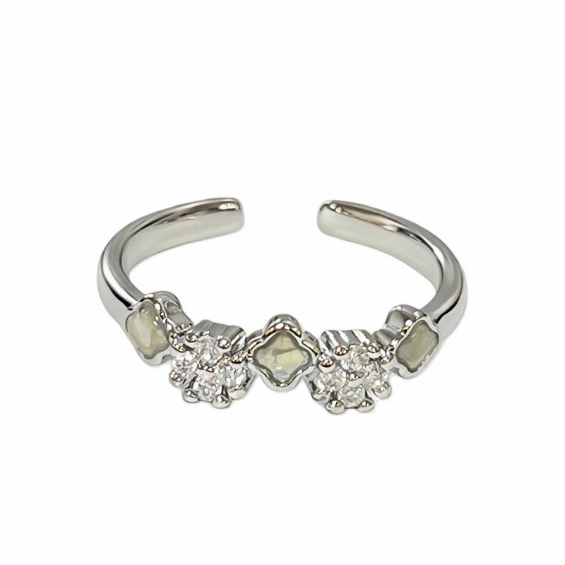 Noble Four-Leaf Clover Mother-of-Pearl Ring: High-End Temperament Cool Style for Women