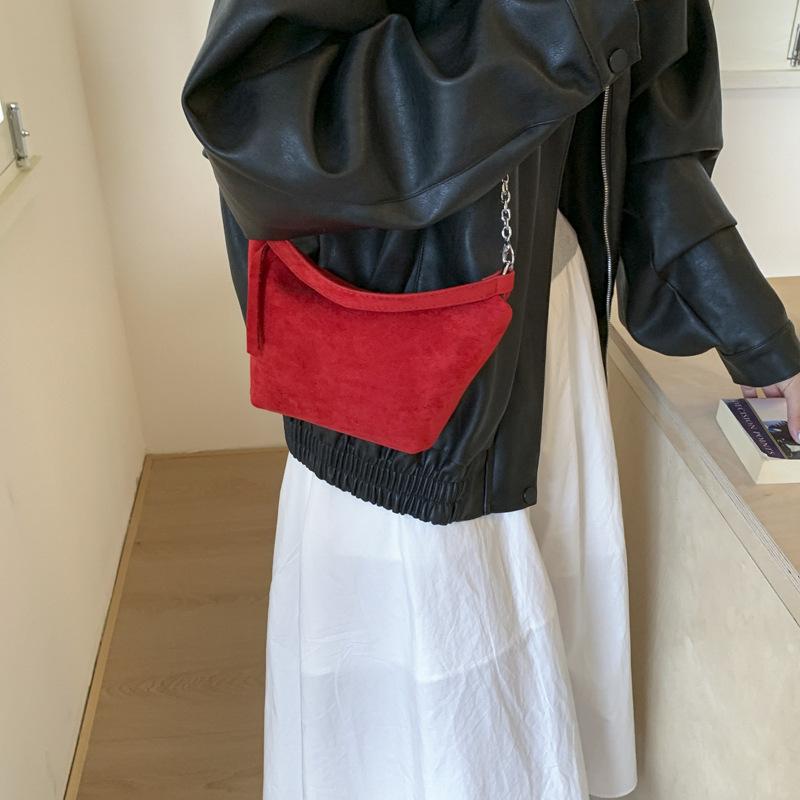 Super Fire Chain Shoulder Messenger Bag Women's Bag 2025 New Niche Design Bag Summer Versatile Portable Dumpling Bag