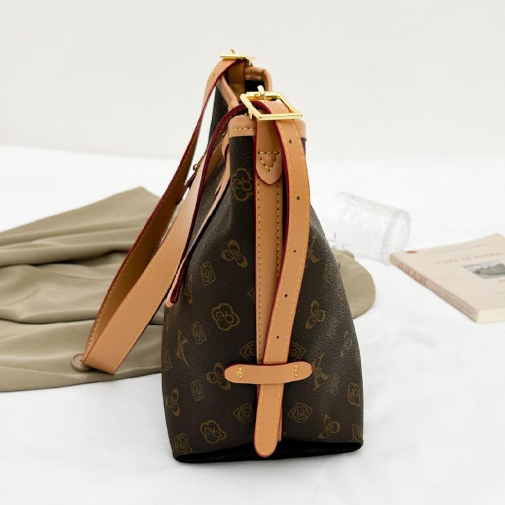 Elegant Floral Women's Tote: New Large-Capacity, Lightweight, Fashionable, Versatile Commuter Underarm Bag.