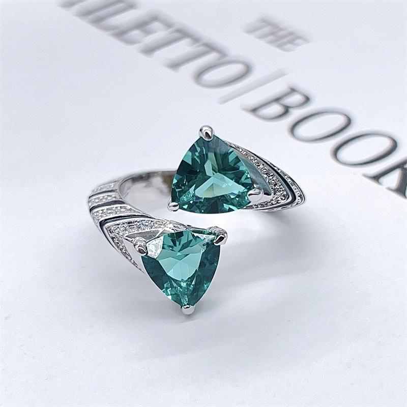 Emerald Open Design Zircon Ring: Vintage European & American Style