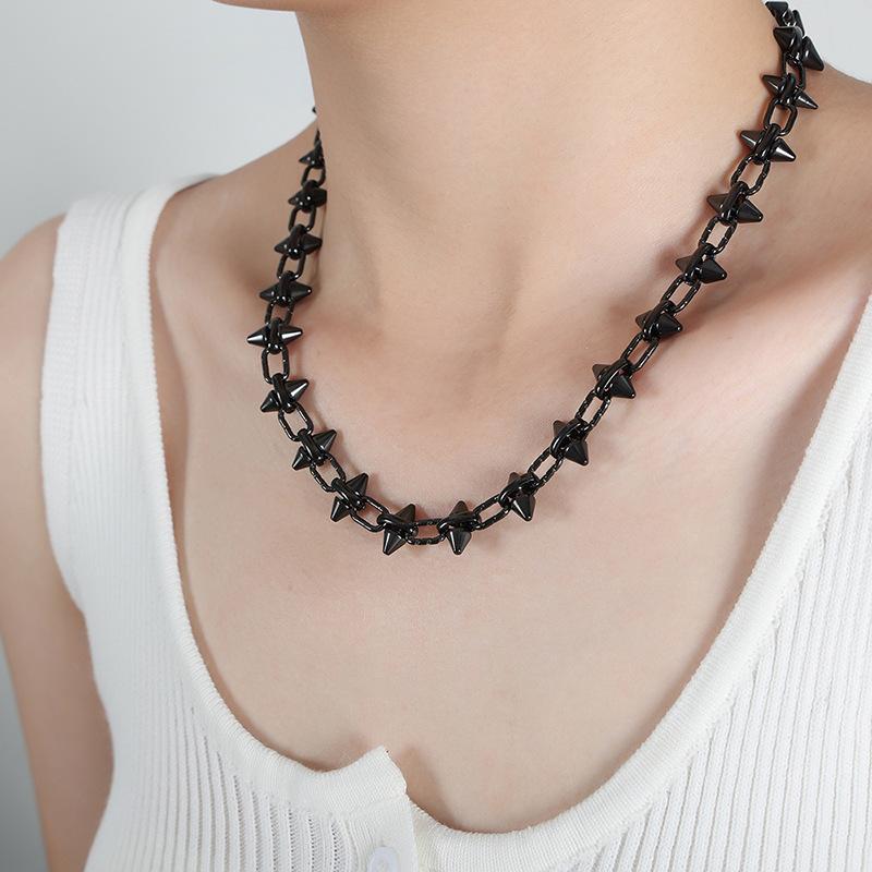 

Ожерелье в стиле хип-хоп, панк, заклепки, сращивание, нейтральный ветер, титановая сталь, западная королева, мать, универсальная личность, ключичная цепочка для женщины