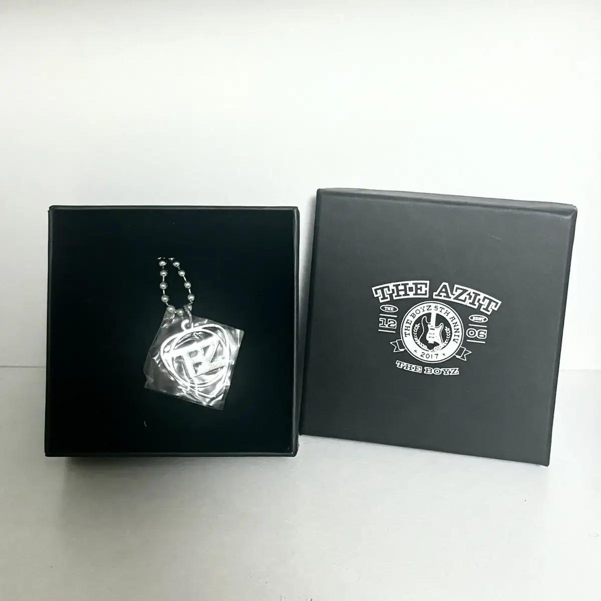 

I m Excited To Hear That Legend Bomb Is There) Theboyz The Hidge Necklace