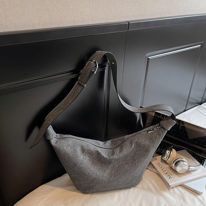 Foreign style Korean version of simple croissant bag shoulder bag 2025 summer niche texture dumpling bag casual personality croissant bag