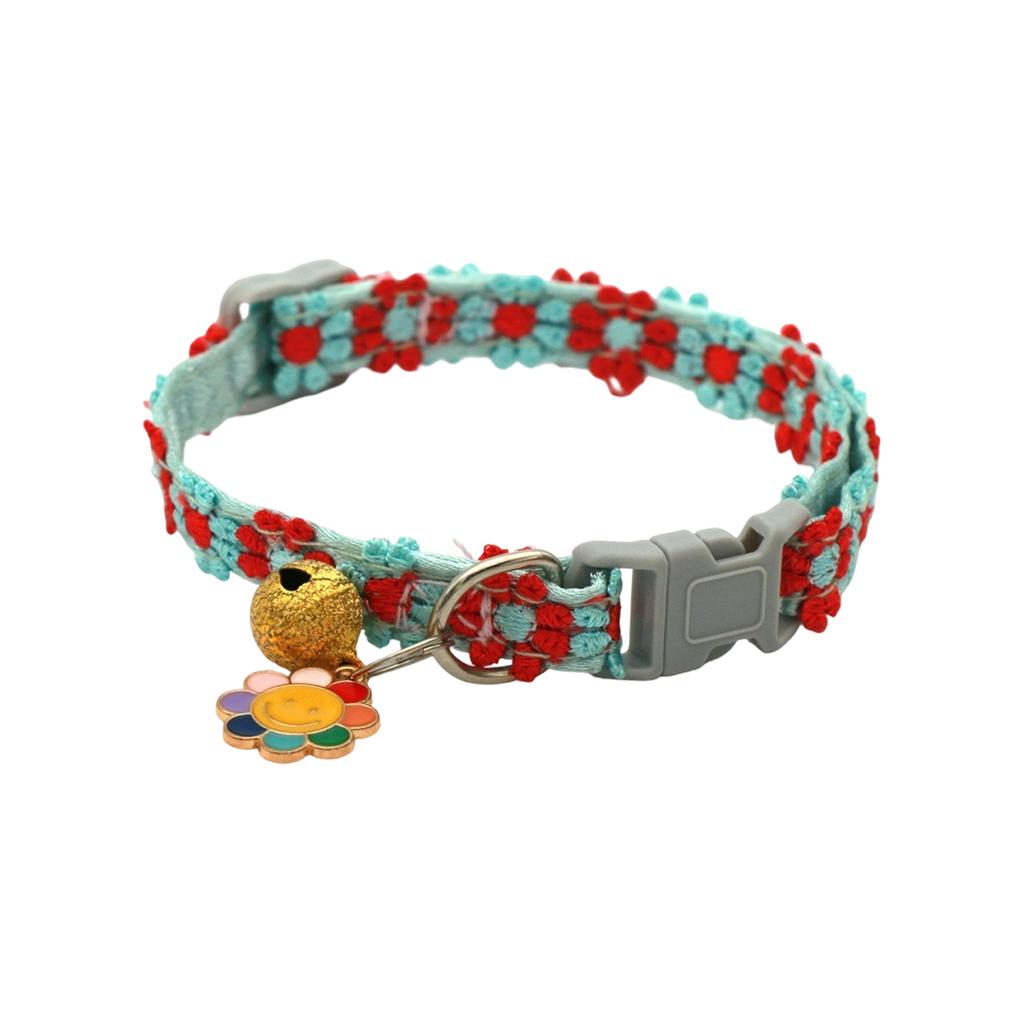 Bunter Spitzblumenkragen mit Glöckchen und Hundehalsband