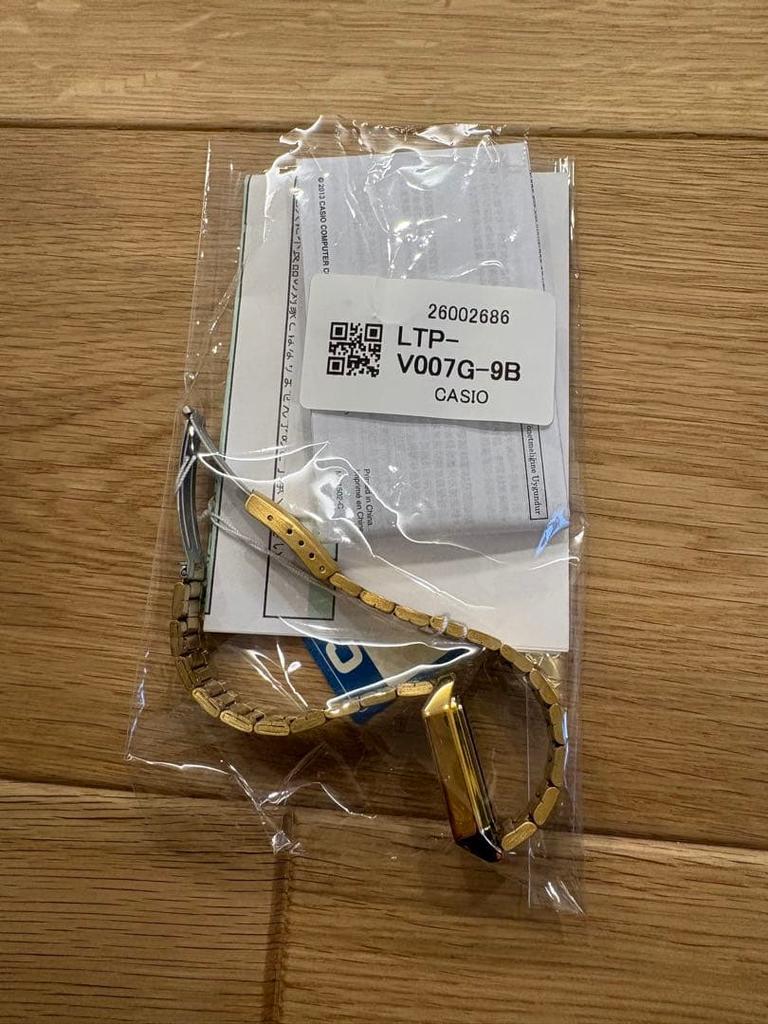 CASIO LTP-V007G-9B Gold Wristwatch