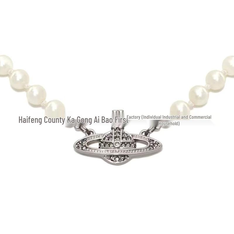 Exquis collier pendentif planète en diamant et perle