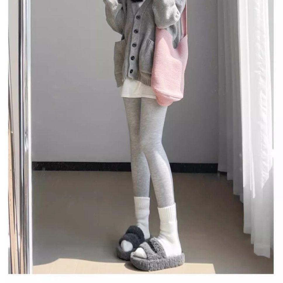 Women's Oatmeal White Fleece-Lined Leggings: Warm and Slimming Autumn/Winter Outdoor Style Pantyhose for 2025