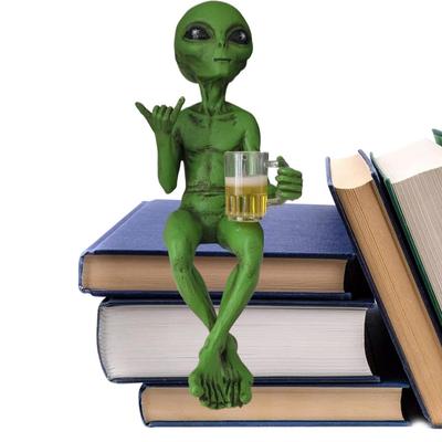 Funny Alien Statue Sculpture Garden Landscaping Yard Art Ornament Resin Beer Drinking Alien Sculpture Desktop Decoration