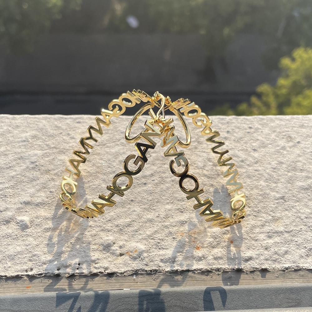 Qiuhan ODM Fashion Jewelry Women Earrings Custom Name Letters Hoop Earrings New Hiphop Wide Small Hoop Earrings Stainless Steel Earrings&50mm золотой