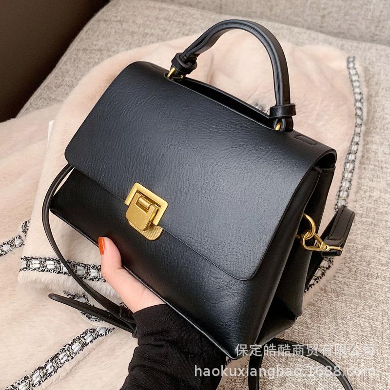Women's bag 2025 new versatile autumn and winter retro shoulder messenger bag popular this year portable small square bag