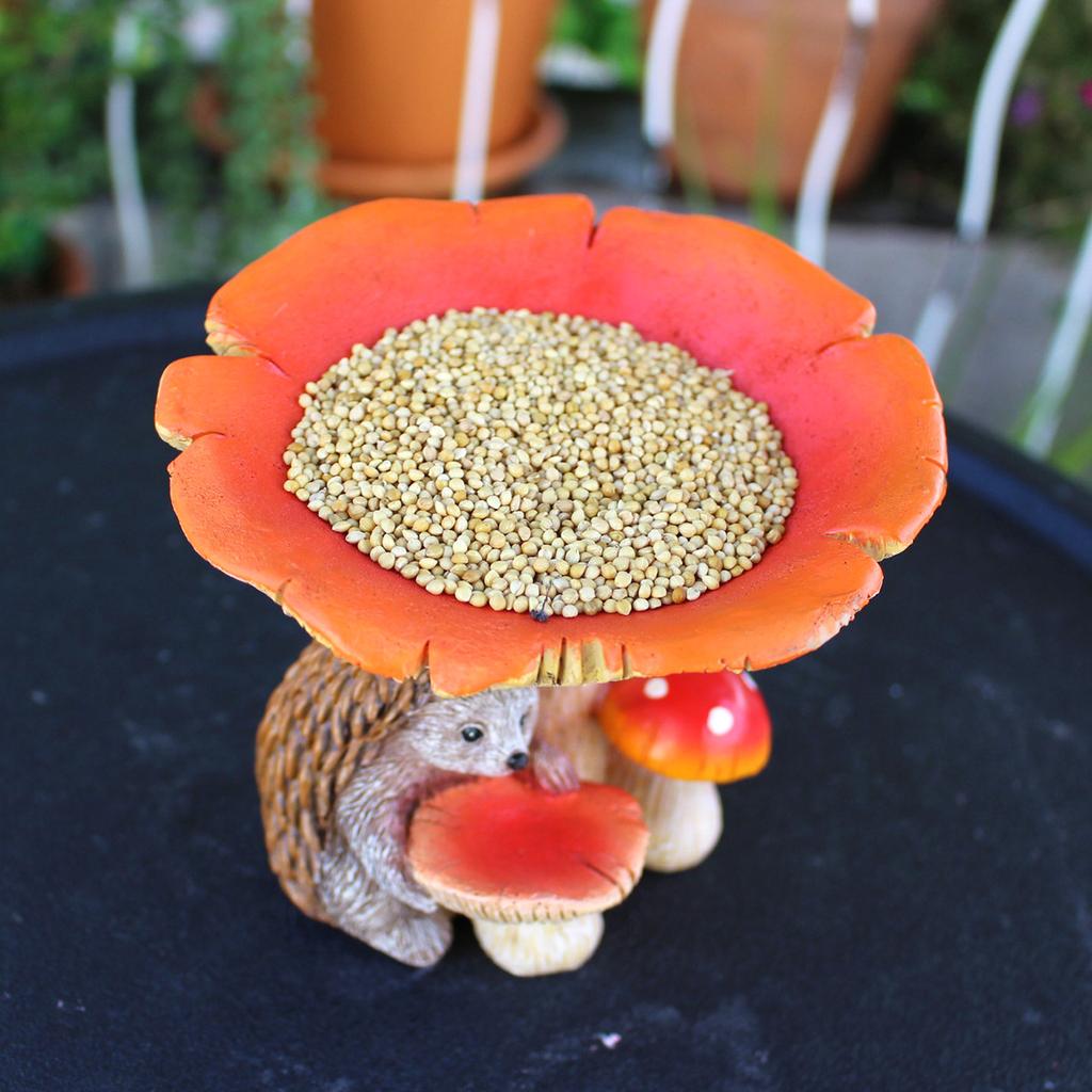 Hedgehog mushroom bird feeder, resin, realistic mushroom hedgehog feeding trough, outdoor, garden courtyard, lawn decoration