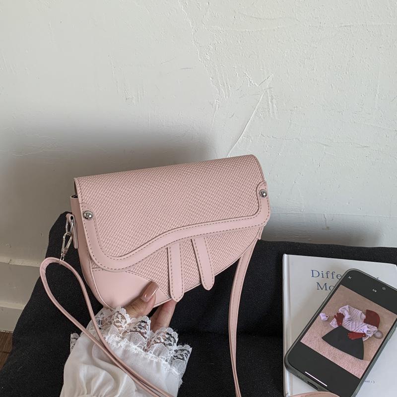 Populaire zadeltas zomer nieuwe damestas mode liefde schoudertas klein fris contrasterende kleur messenger bag