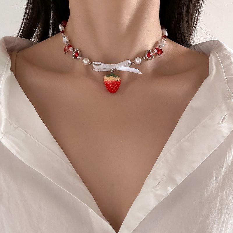 Imitation Pearl Crystal Strawberry Necklace for Women, European and American New Style, Trendy, Sweet, Cute, Soft Girl Style, Clavicle Chain Accessory