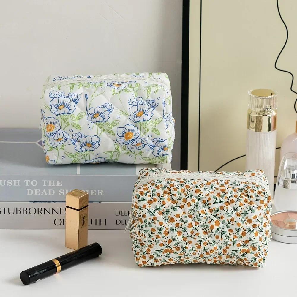 Storage Organizer Floral Puffy Quilted Makeup Bag Flower Printed Cosmetic Pouch Large Travel Cosmetic Bag Makeup Accessory