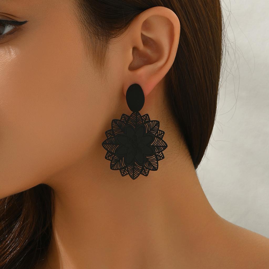 Women's Earrings Geometric Black Design Flower Studs Versatile High-end Earrings