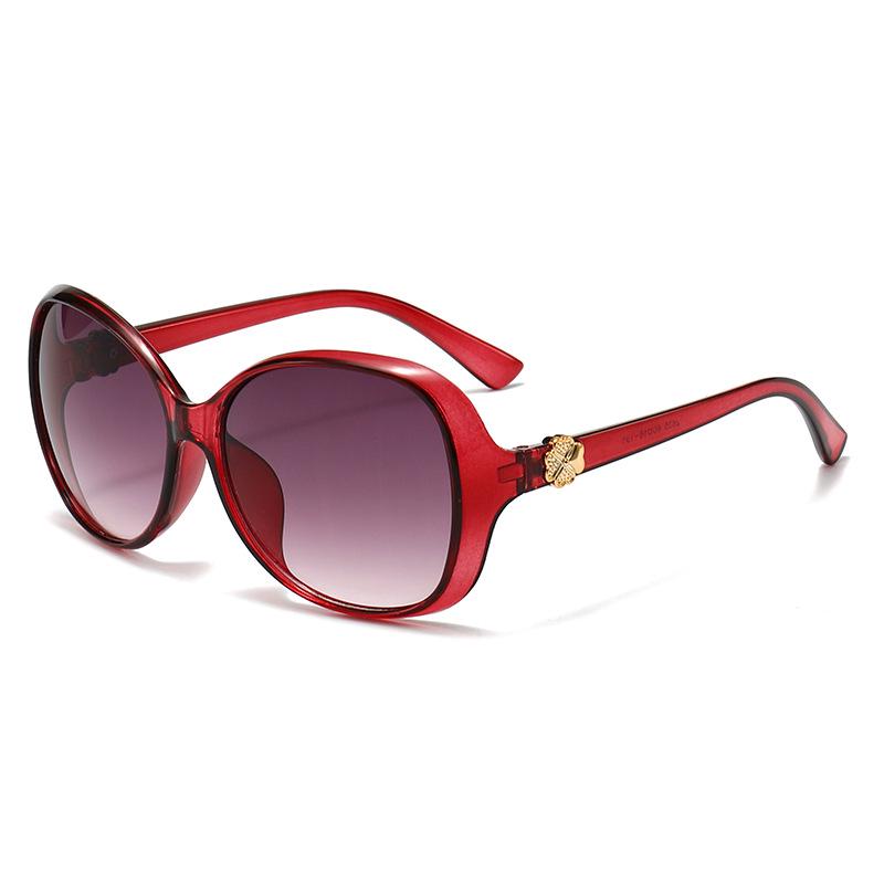 Elegant Gradient Lens Sunglasses for Women - European & American Street Style, Fashionable Face-Slimming Design.