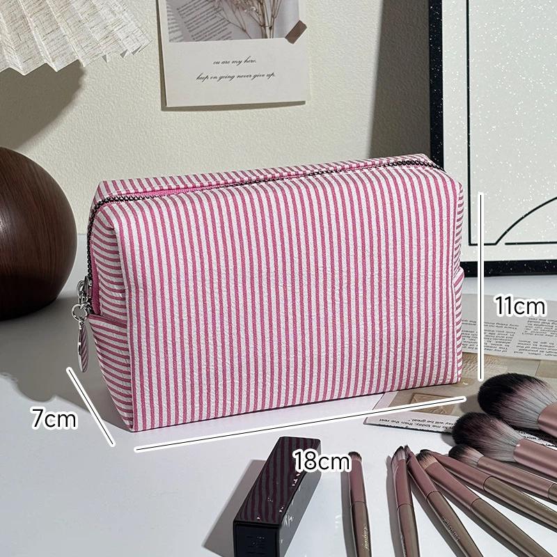 Striped Seersucker Makeup Pouch Large Capacity Durable Zipper Portable Compact Cosmetic Storage Bag for Short Trip Use