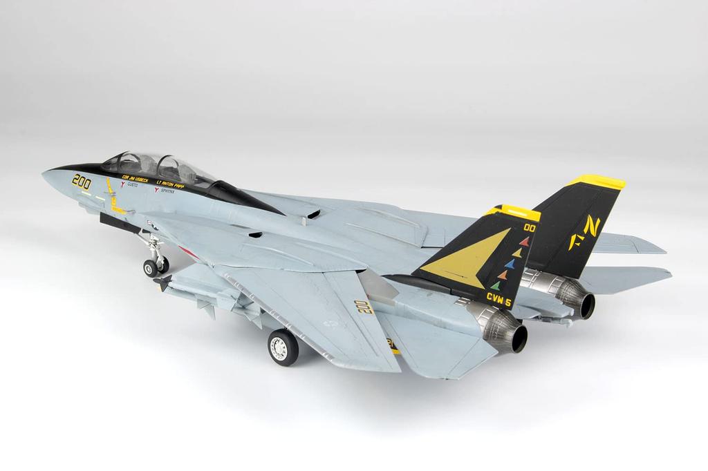Platz/Italeri 1/48 scale US Navy F-14A Tomcat VF-21 Freelancers Atsugi Air Base Plastic Model TPA-30
