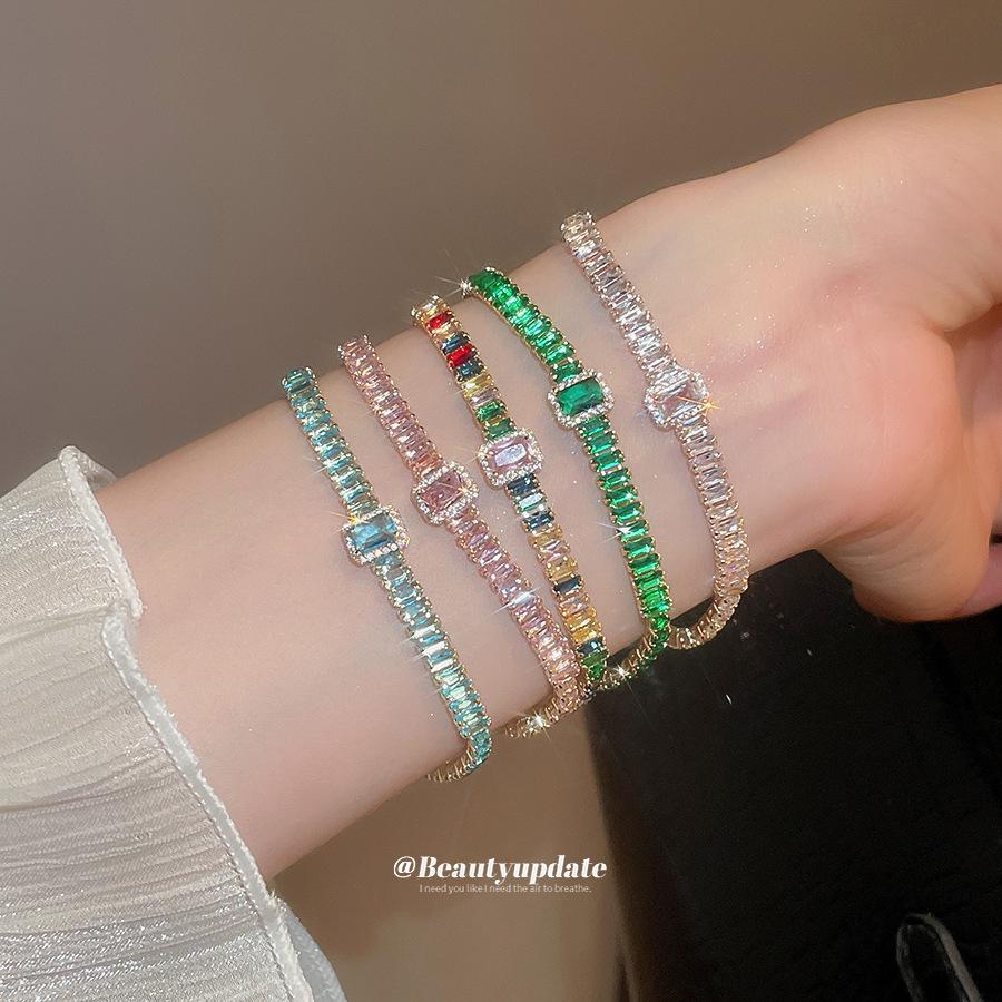 Elegante Bracciale con Chiusura Geometrica in Zirconia per Donna - Ultra Brillante, Alla Moda, Gioiello di Alta Gamma