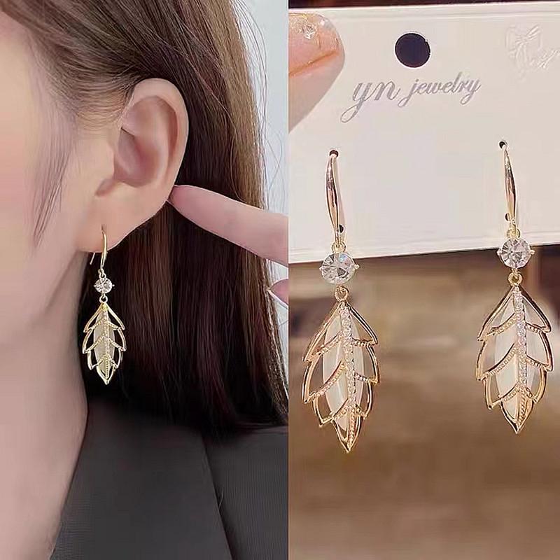 High-End Korean Women's Earrings: Micro-Inlaid Cat's Eye Stone, Leaf Design, Ear Hooks, Light Luxury, Fashionable and Personalized.