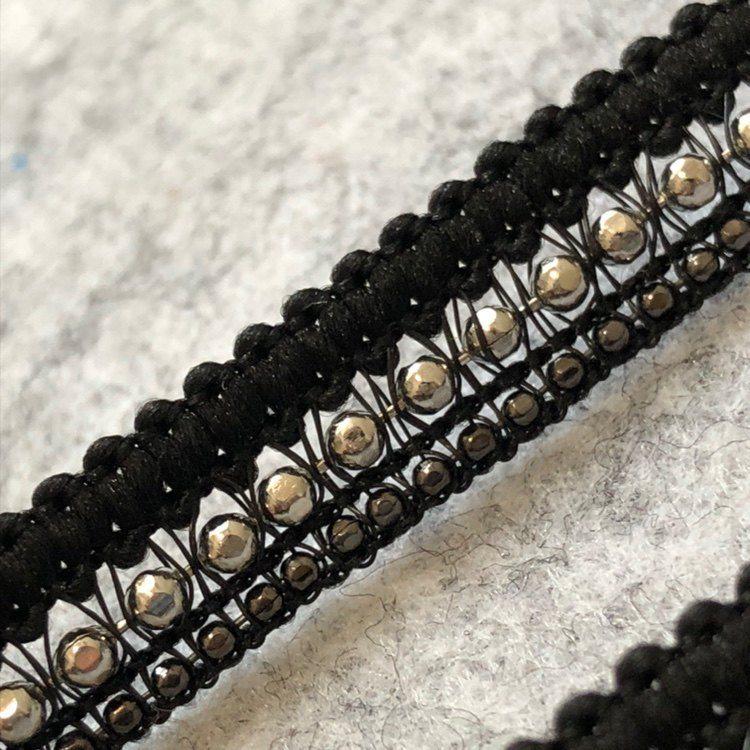 Bordure en Dentelle à Maillons Métalliques Noir et Or/Argent - 1 Mètre, Unilatérale, Fond Noir