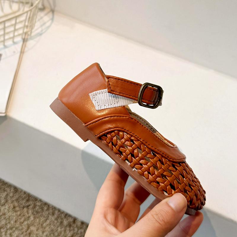 Autumn Summer New Girls Leather Shoes with Buckle Hollow Princess Sweet Classic Cut-outs Breathable mary janes I06302