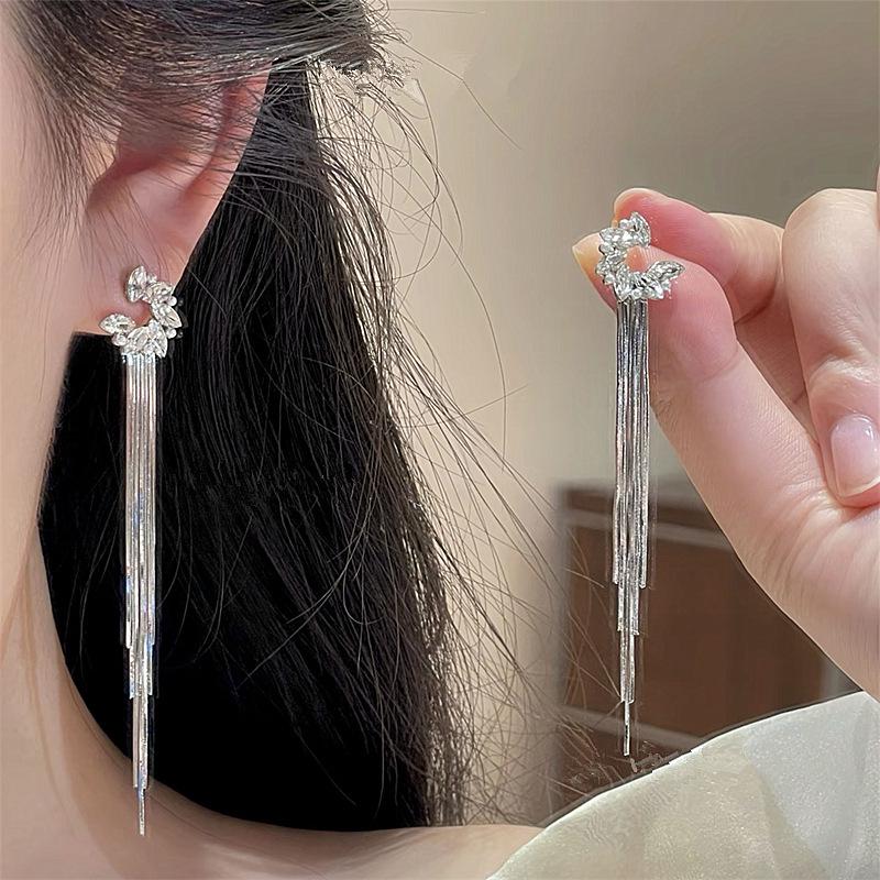 Exquisite French Moon Tassel Earrings: Elegant, Sweet, High-End Studs