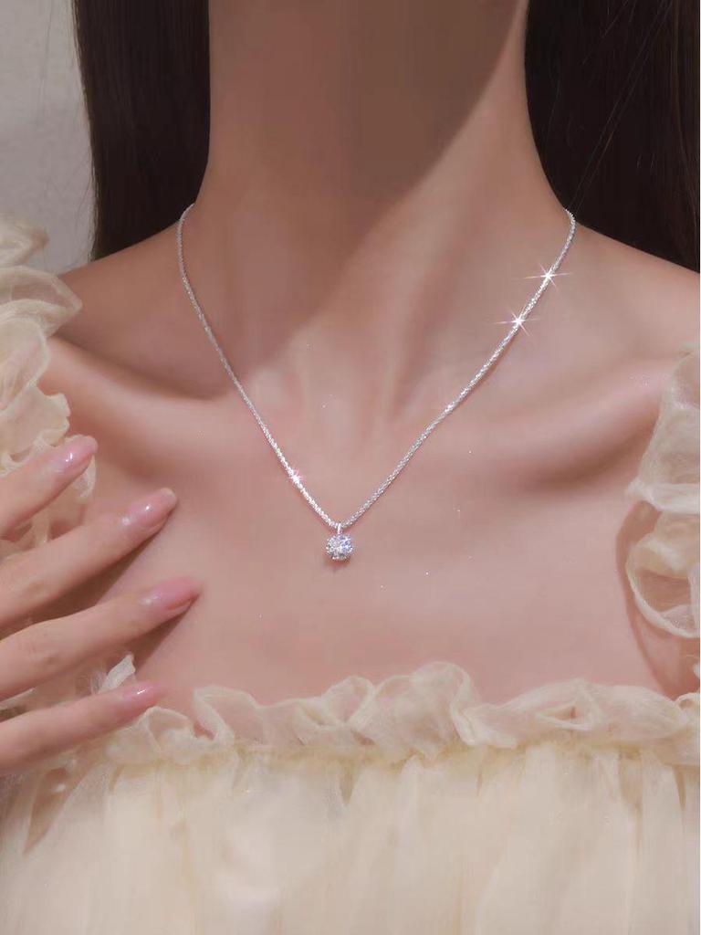 Forest-Inspired Green Diamond Necklace: Niche Design, Gentle Fairy Spirit, Versatile Starry Sky Clavicle.