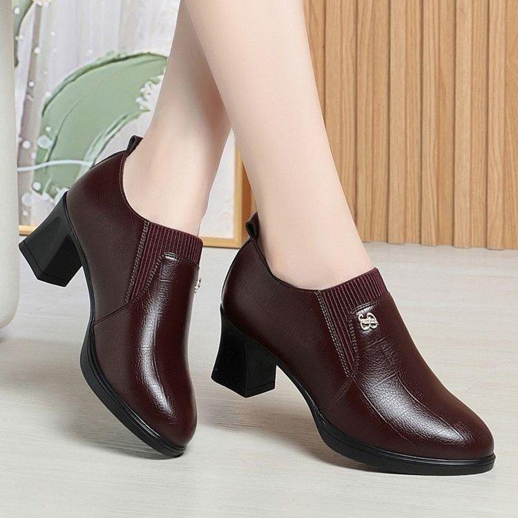 Soft leather mother thick heel leather shoes burgundy deep mouth single shoes 2025 autumn new fashion women's leather shoes middle-aged women's shoes
