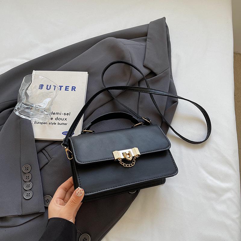 

Ретро однотонная маленькая квадратная сумка, модная, простая текстура, большая вместимость, сумка-мессенджер через плечо в иностранном стиле чёрный