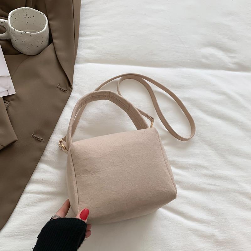 Trendy 2023 Ladies Bag Spring New Retro Casual Commuting Shoulder Bag Minimalist Design