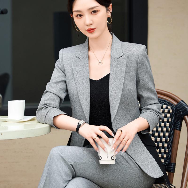 Autumn/Winter 2024 Women's Elegant Suit Jacket & Pants Set for Formal Wear.