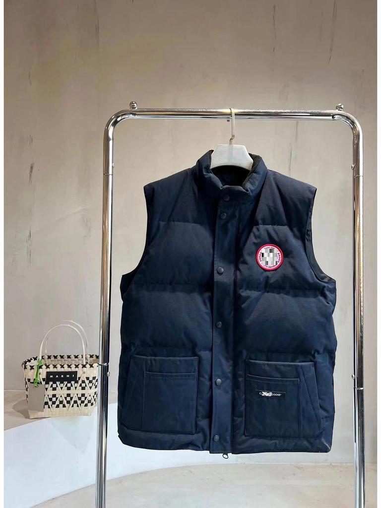 Goose Down Men's Lightweight Vest - Trendy, Warm, High-End Outerwear for Spring, Autumn, Winter.