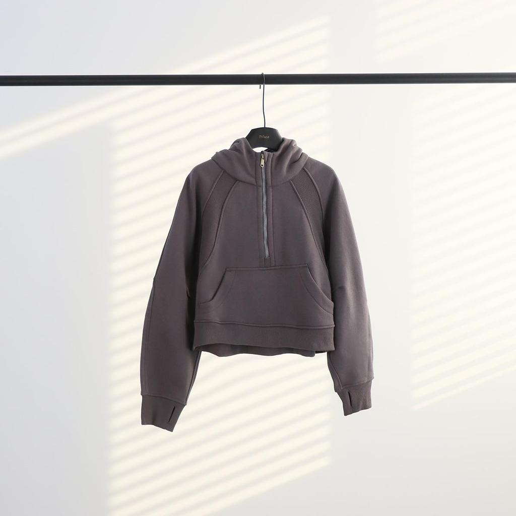 Damska bluza z kapturem i zamkiem do połowy, podszyta polarem - Przytulny top na jesień/zimę do jogi i fitnessu na świeżym powietrzu